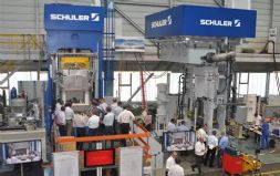 舒勒推出用于航空航天工业钛零部件生产的创新型热-冷拉伸压力机