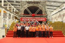 102米“大刀”下线！我国正式进入海上风电百米级叶片时代